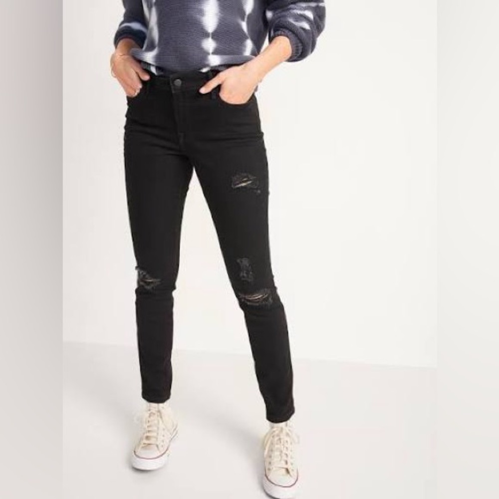 Old Navy Pop Icon Skinny Jeans in soft Black NWOT distressed style.